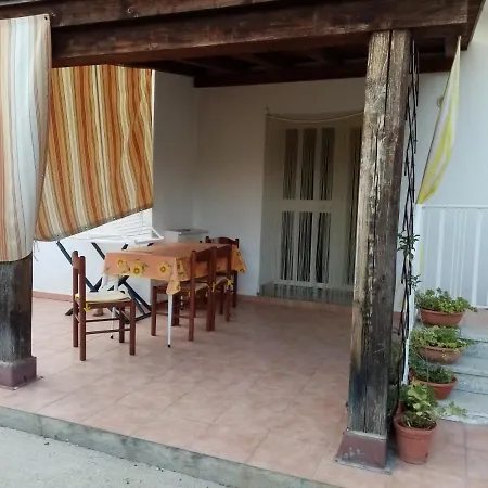 Ground Floor South 3 Min Walk From The Sea Apartmán