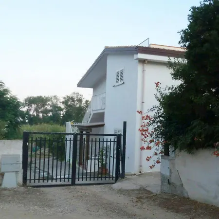 Ground Floor South 3 Min Walk From The Sea Apartmán *